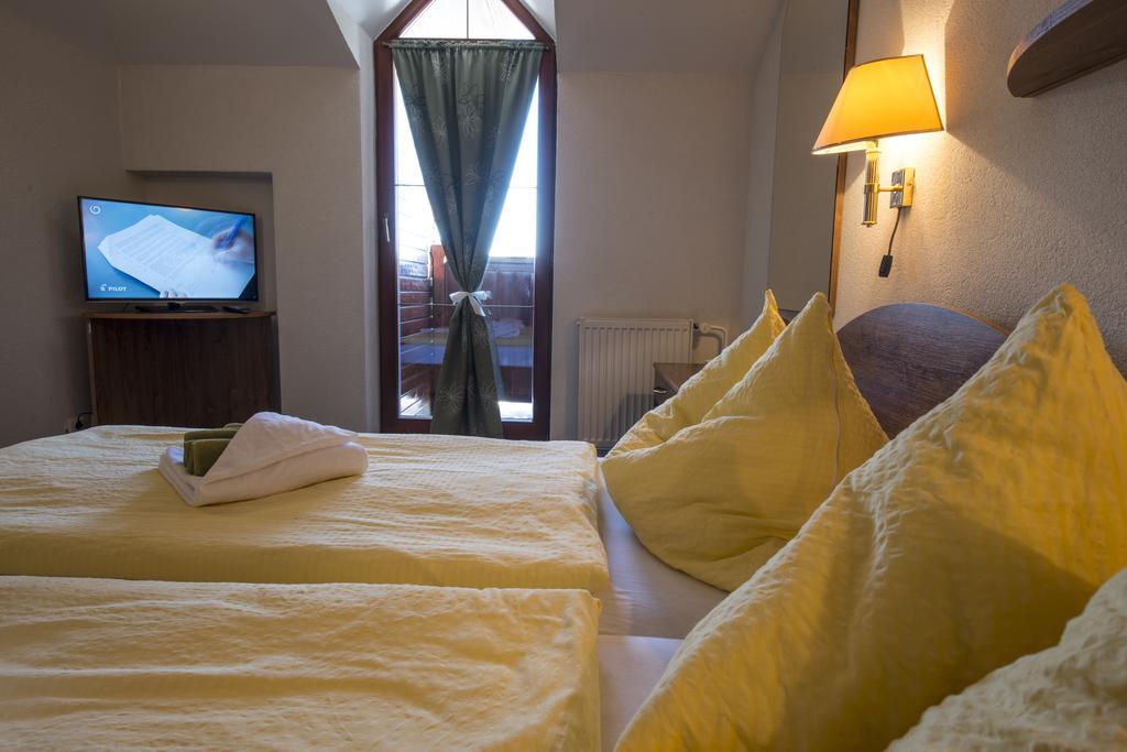 Penzion Pleso Strbske Pleso Bagian luar foto