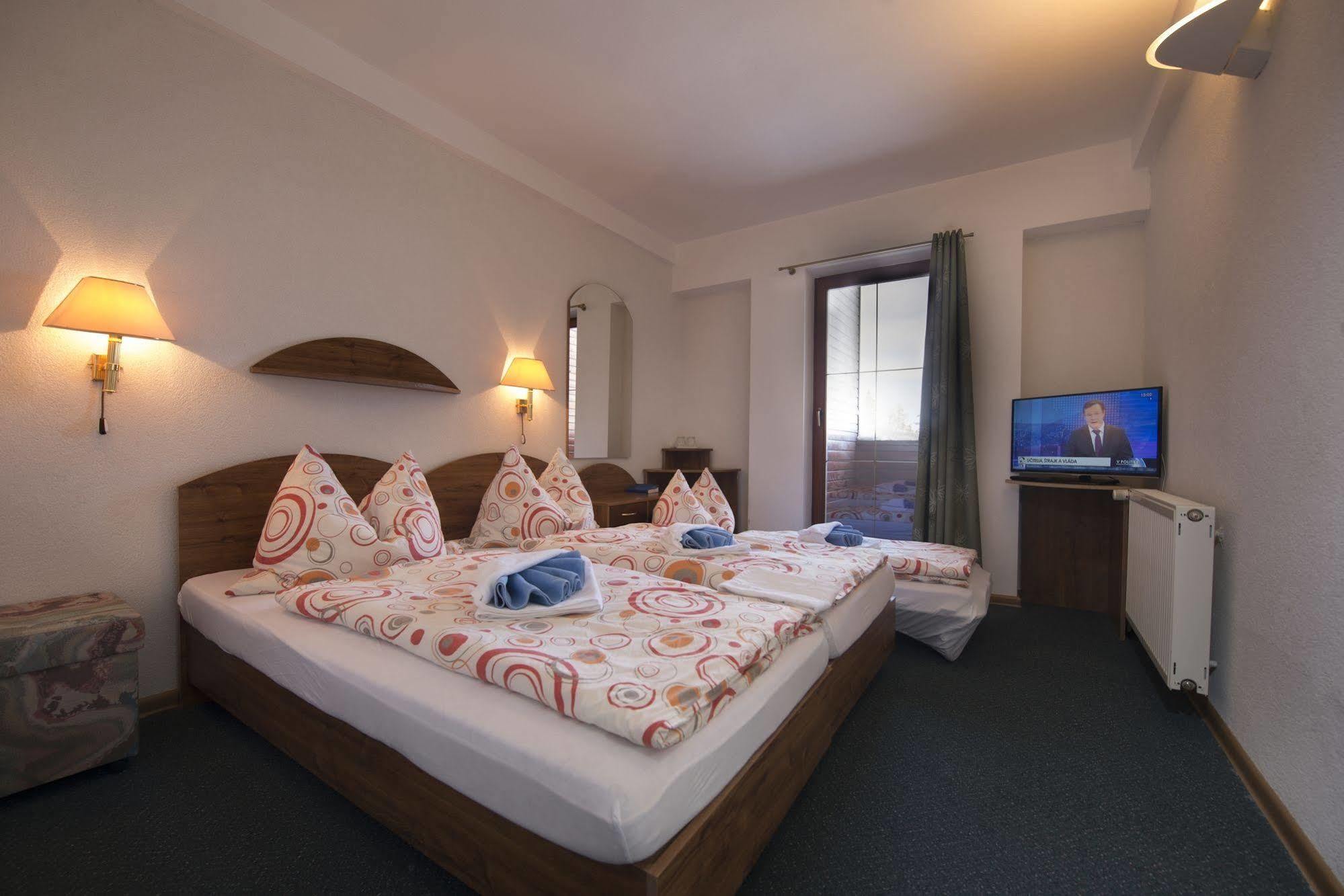 Penzion Pleso Strbske Pleso Bagian luar foto